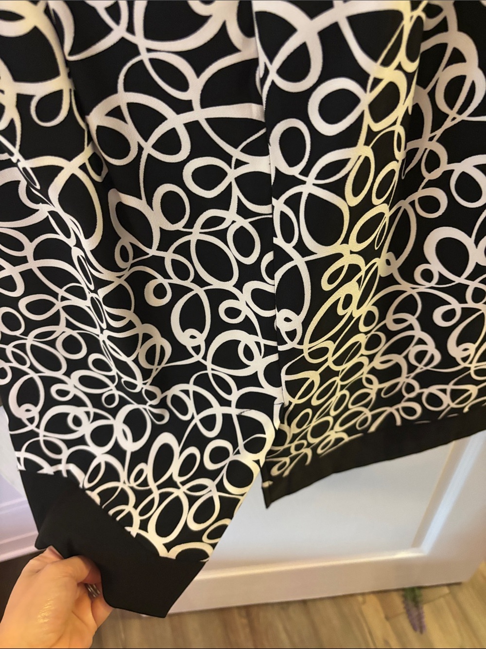 Black & White Circle Pattern Sleeveless Dress - Picture 4 of 4